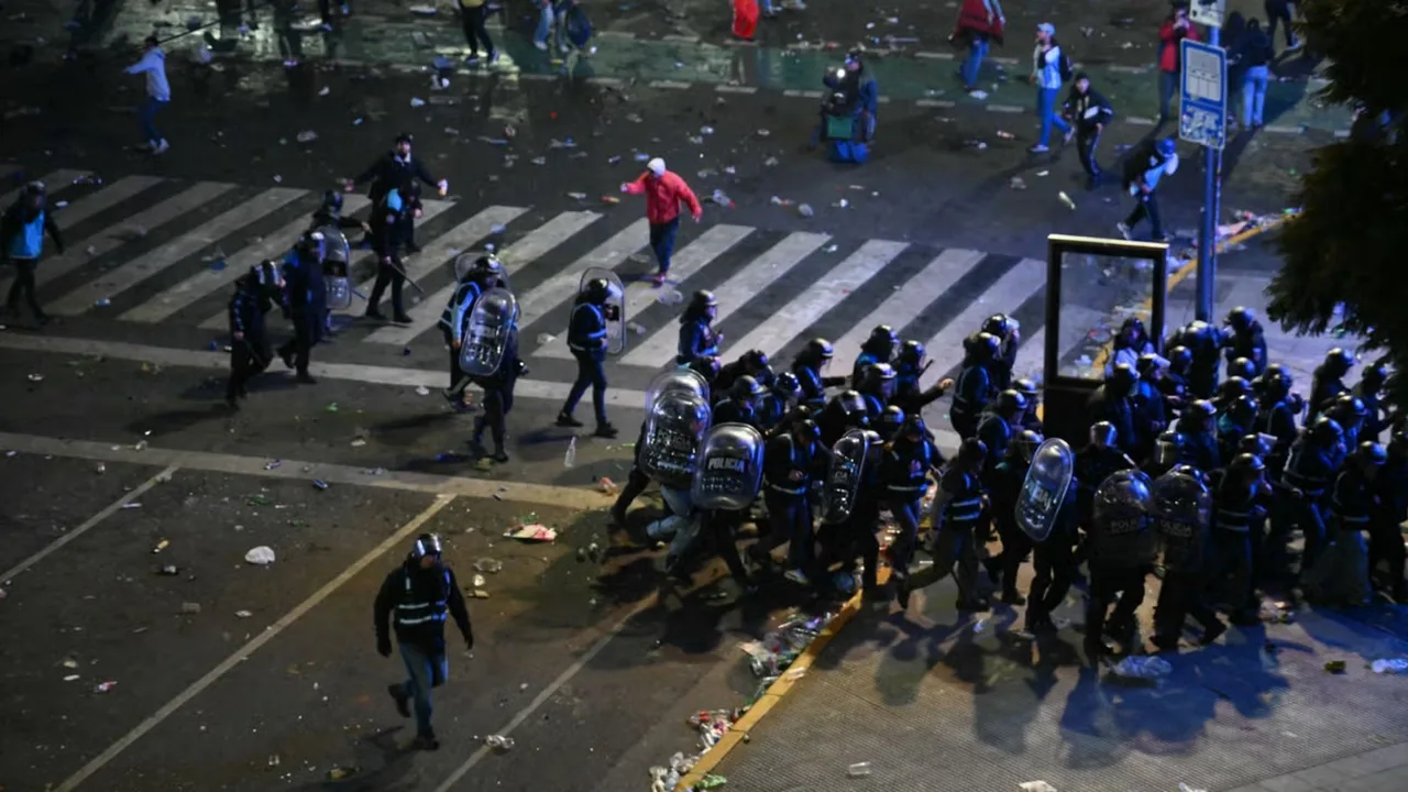 Unruhen in Buenos Aires nach Niederlage Argentiniens ausgebrochen