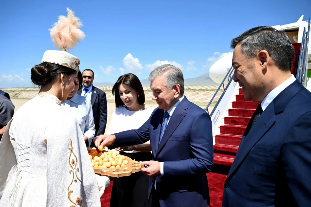 Шавкат Мирзиёев рафиқаси билан Чўлпонотага келди: кун тартибида нима бор?