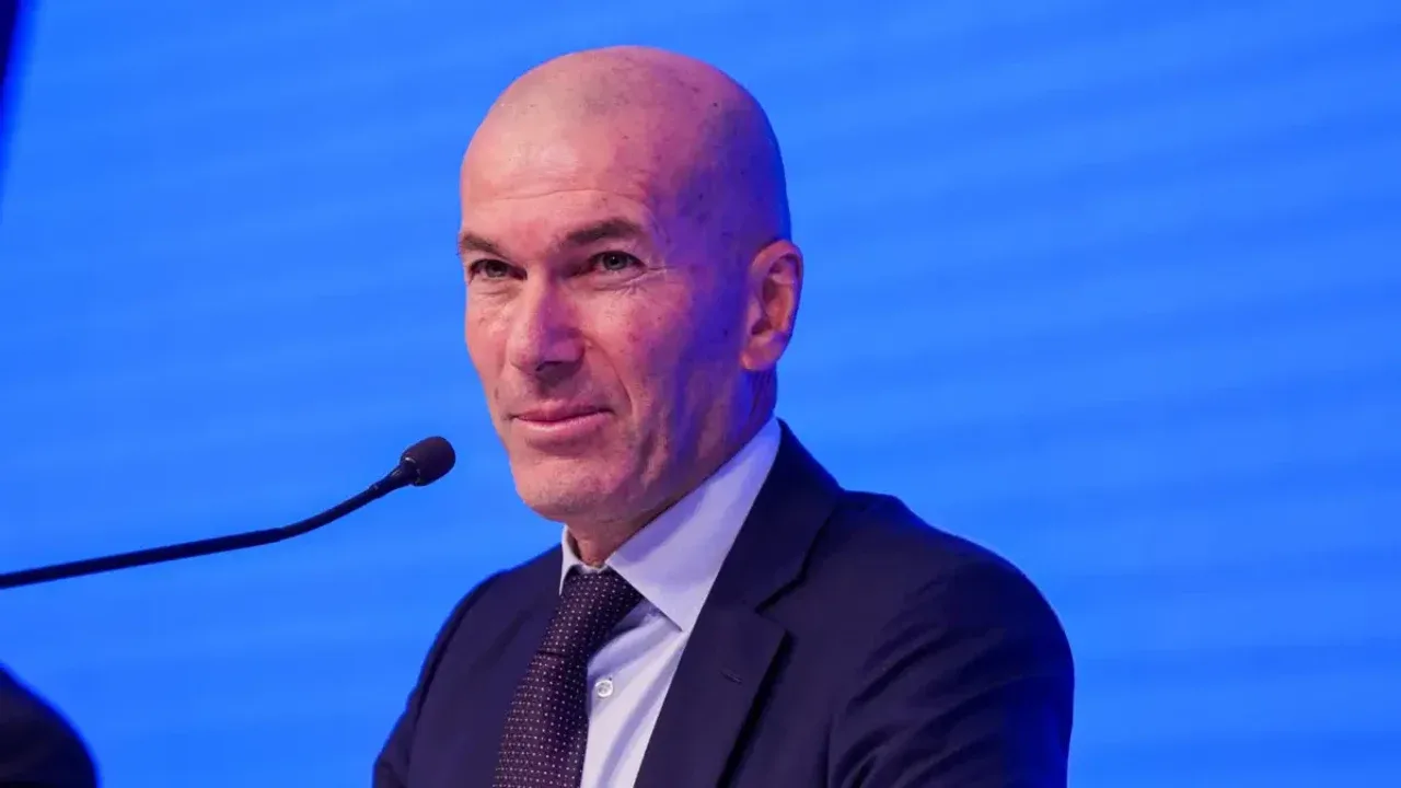 Nueva era en Francia: llega Zidane y se renueva el escudo de la selección