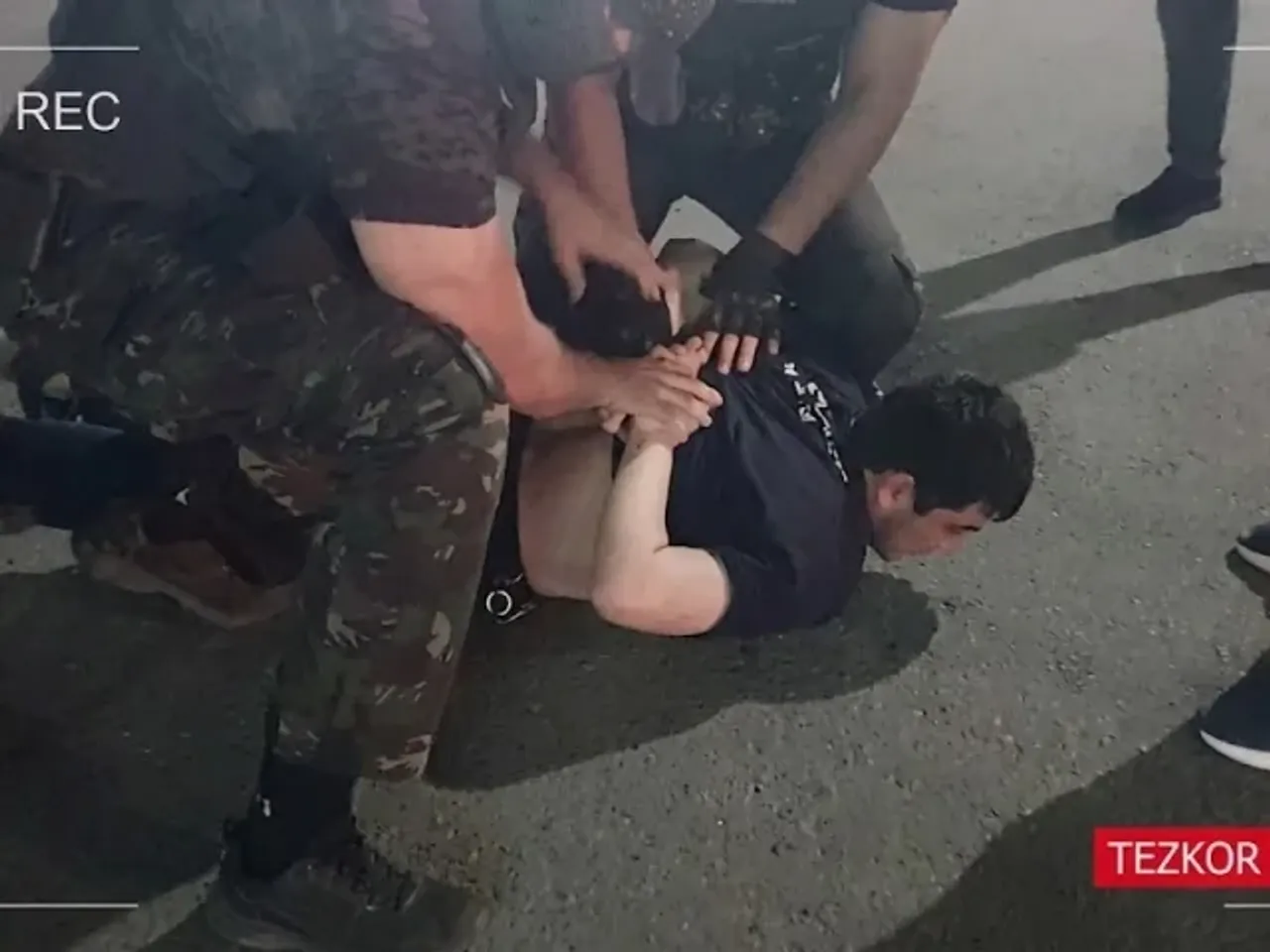 Андижонда товламачиликда гумонланган шахснинг машинасидан гиёҳванд модда топилди