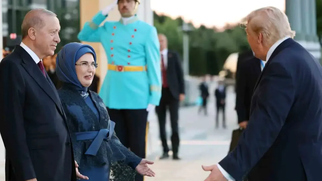 Rajab Toyyib Erdog‘an, uning rafiqasi va Donald Tramp uchrashuvi.