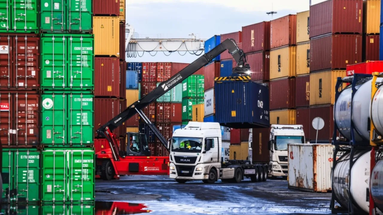 Russia Leads in Uzbekistan's Exports: Who Are the Leaders in Five-Month Trade?
