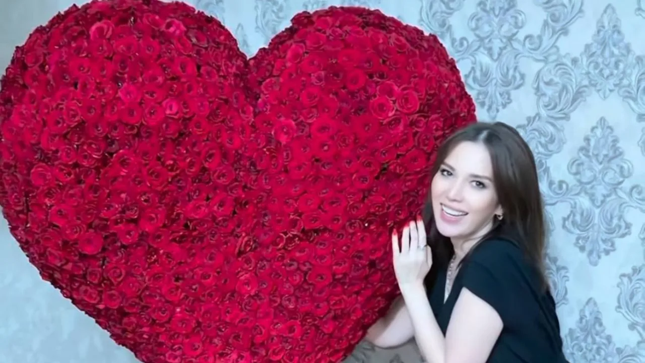 Mysterious flowers sent to actress Barchin Gofurova are being discussed on social media!
