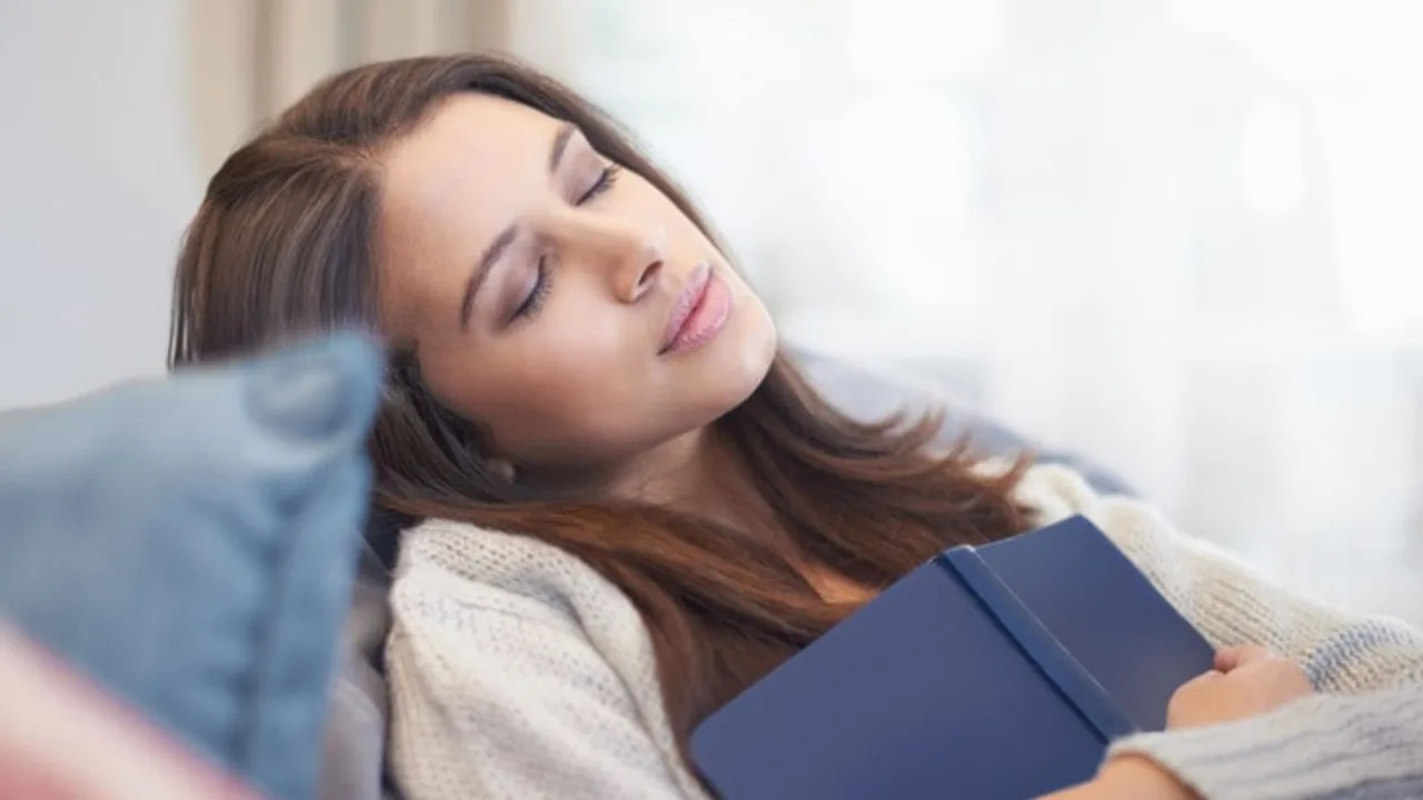What tells the brain that it is time to sleep?