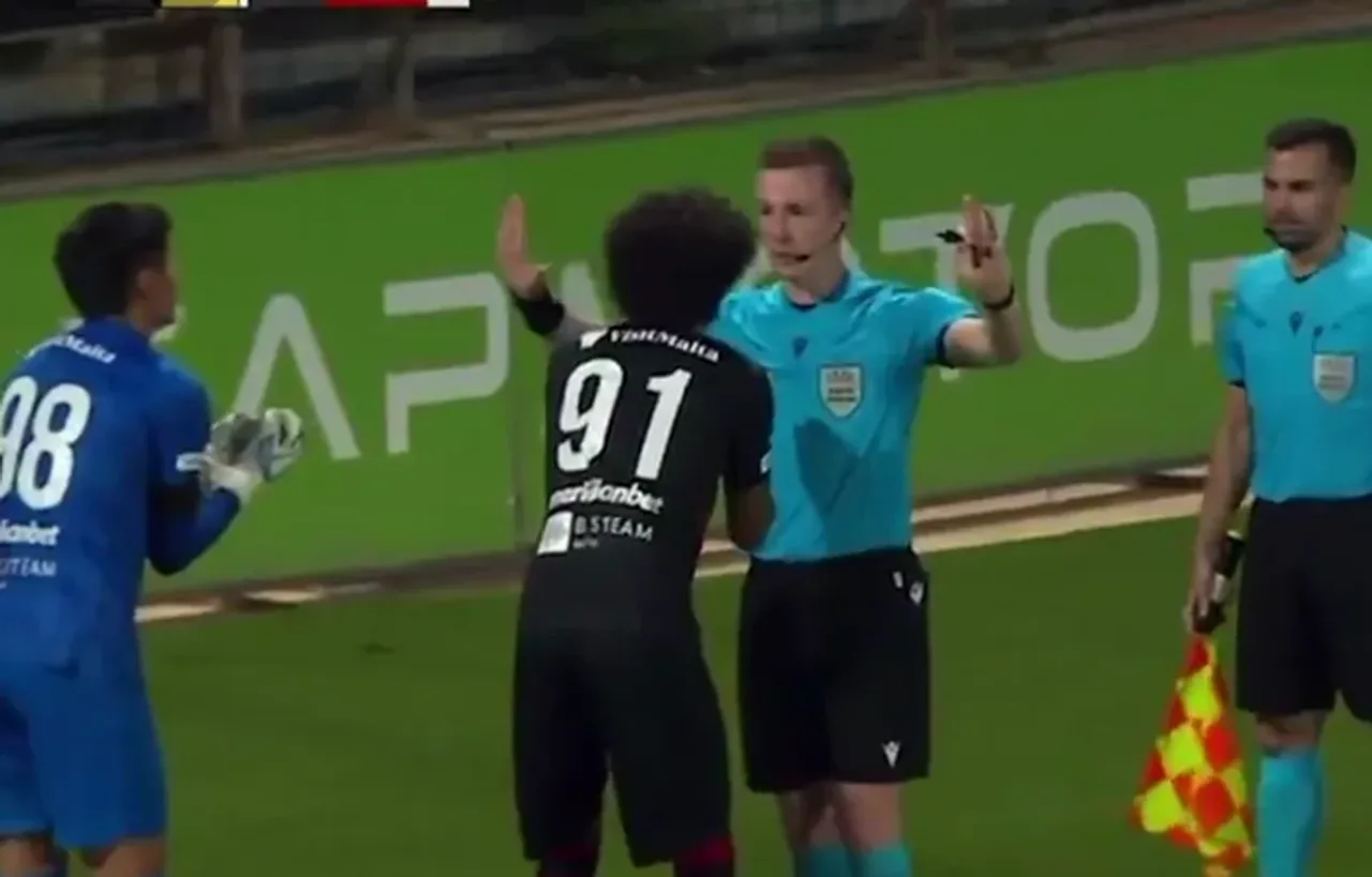 Player number 91 ruins everything in the 91st minute (video)