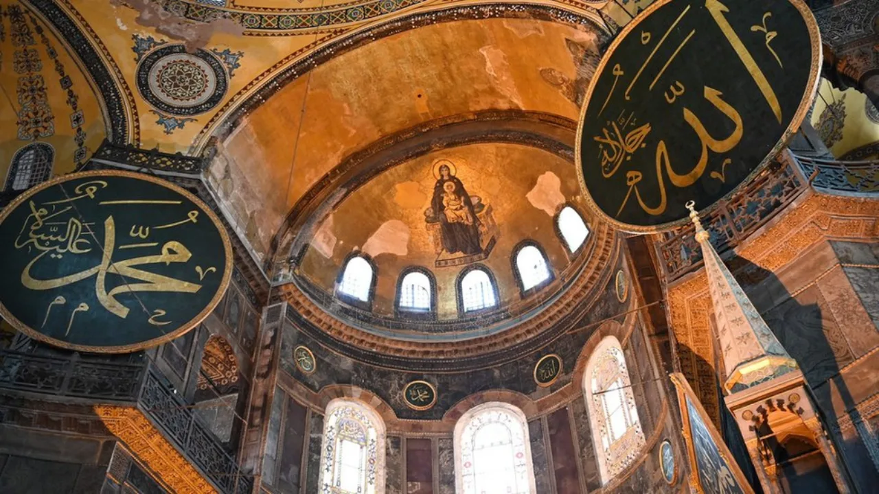 Russians arrested for reading the Bible in Hagia Sophia