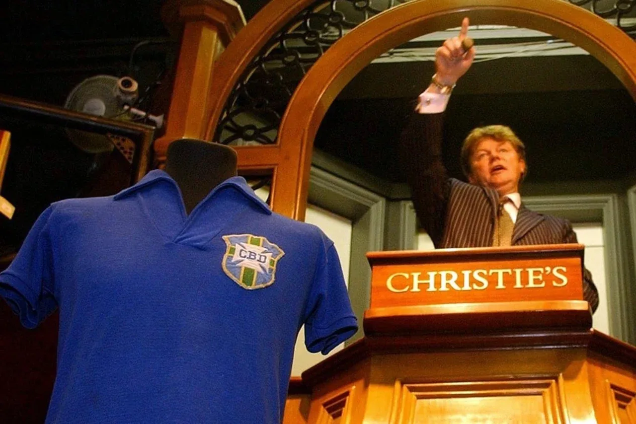 Pelés Trikot für 4,88 Millionen Dollar versteigert: Nummern aus Materialtaschen