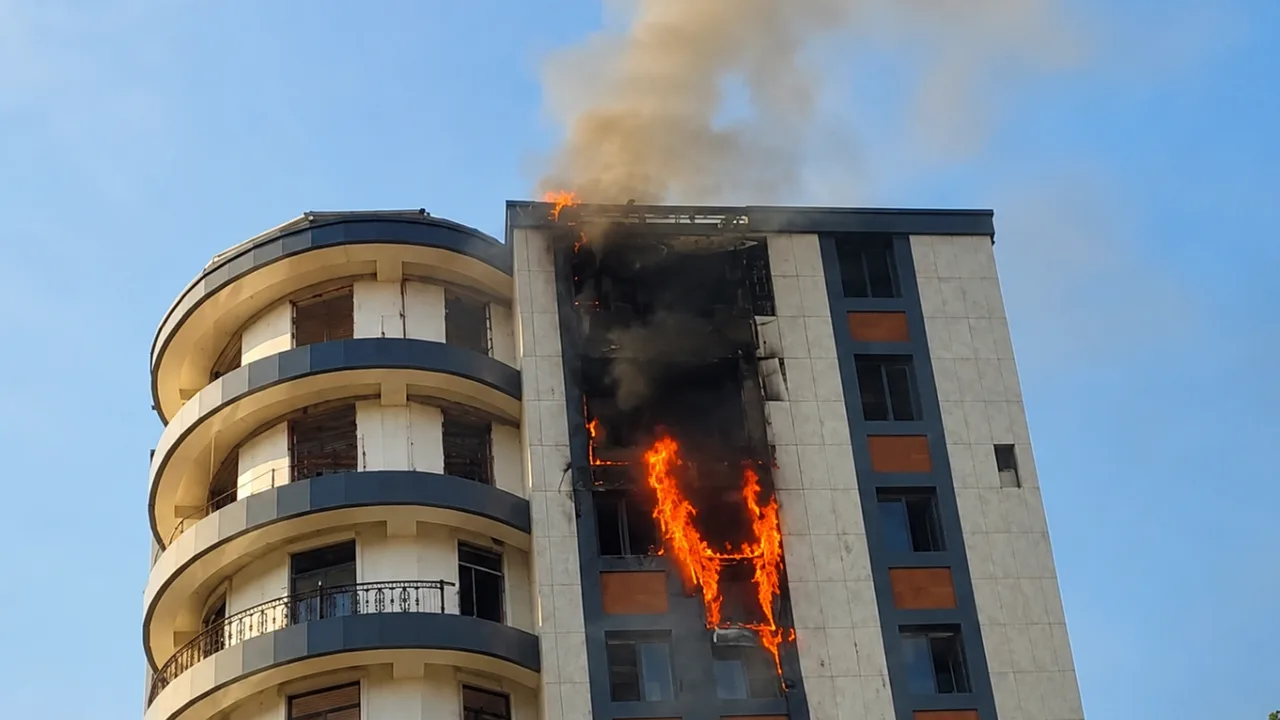 Fire breaks out in an unfinished high-rise building in Yakkasaroy