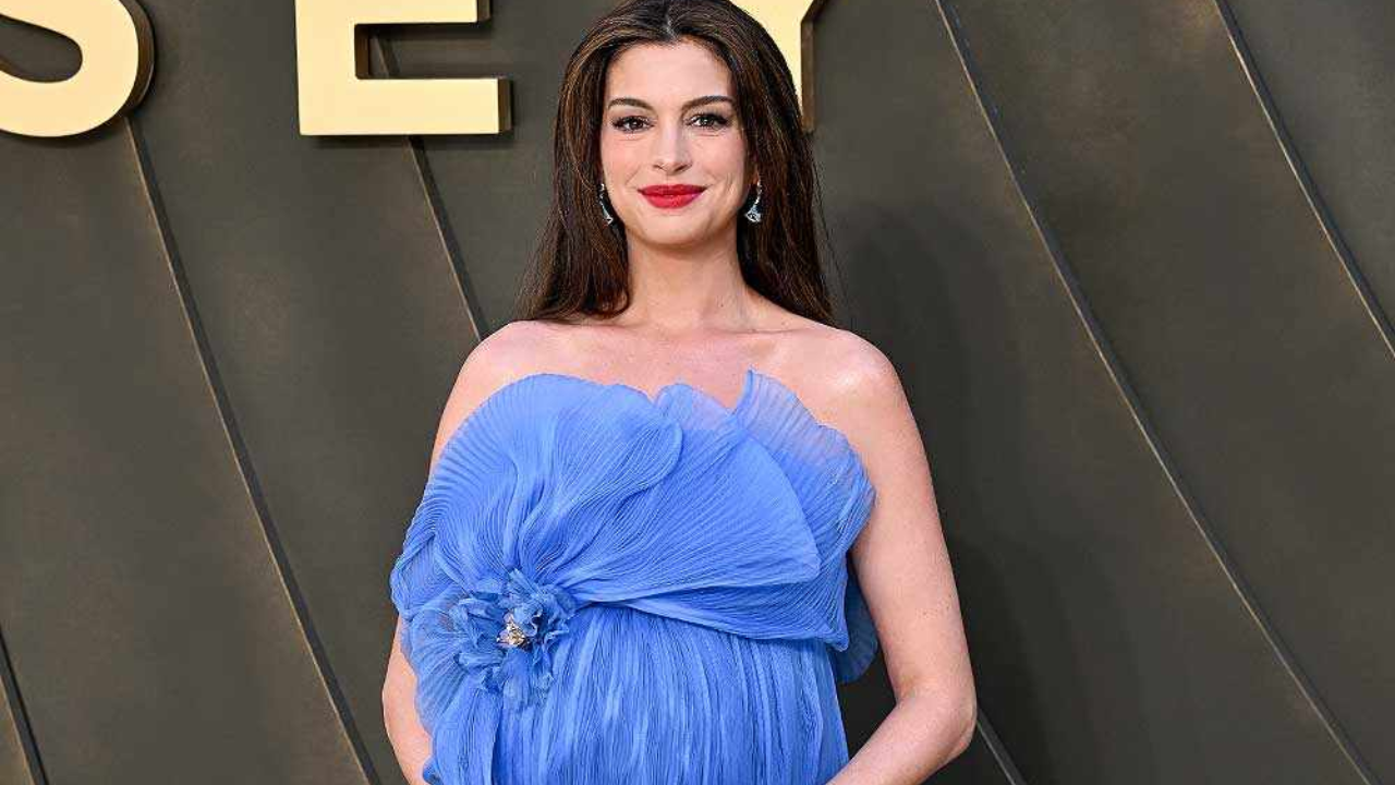 Pregnant Anne Hathaway appears at new film premiere with a stunning look