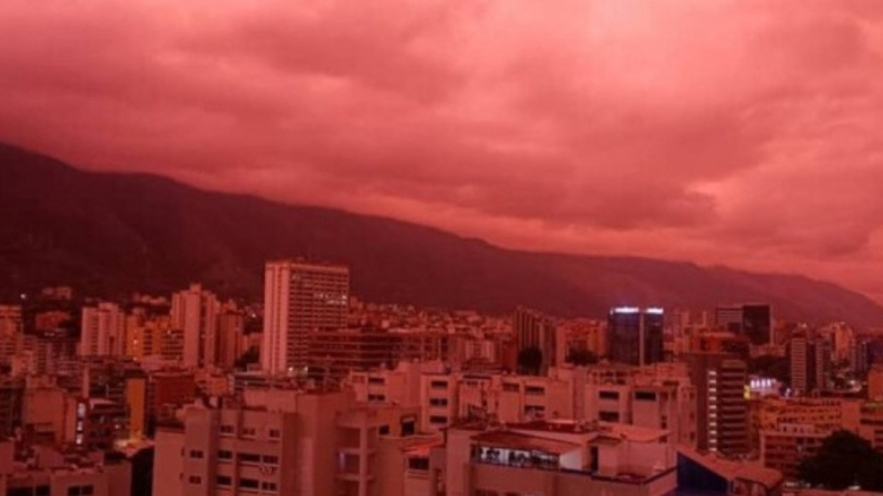 Pourquoi le ciel est-il devenu rouge après le séisme au Venezuela ?