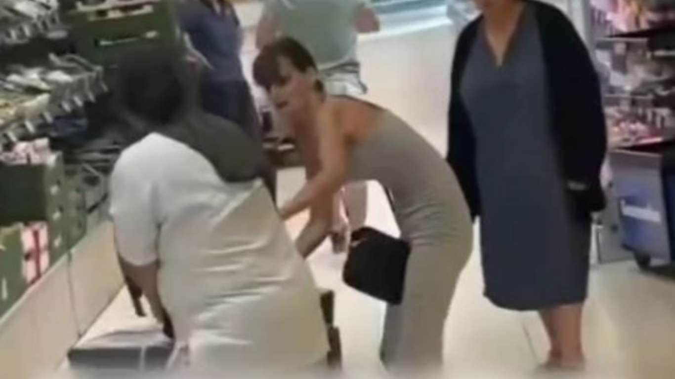 Riñas entre clientes por aires acondicionados en oferta en Francia
