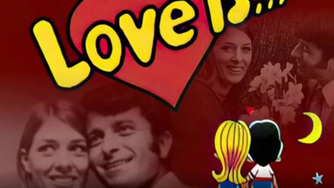 Qizil fonda "Love is..." yozuvi, er-xotin surati va multfilm qahramonlari tasvirlangan.