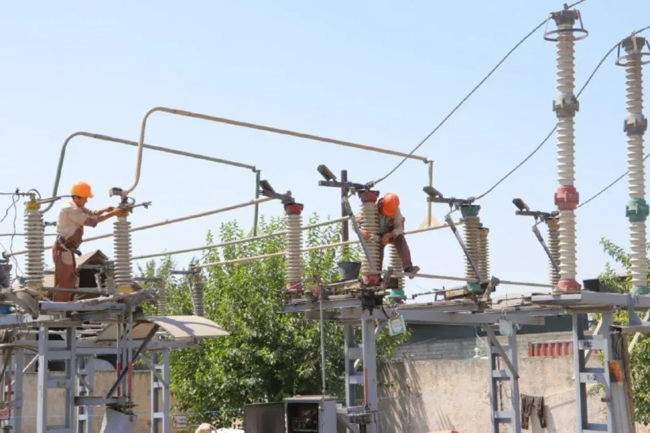Are additional breaks provided for those working in +43°C heat?