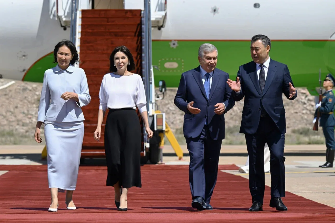 Шавкат Мирзиёев рафиқаси билан Чўлпонотага келди: кун тартибида нима бор?