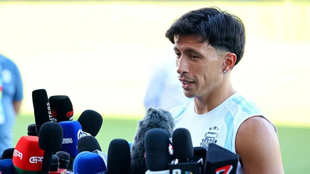 “The media is creating this debate”: Martínez responds to questions about referees