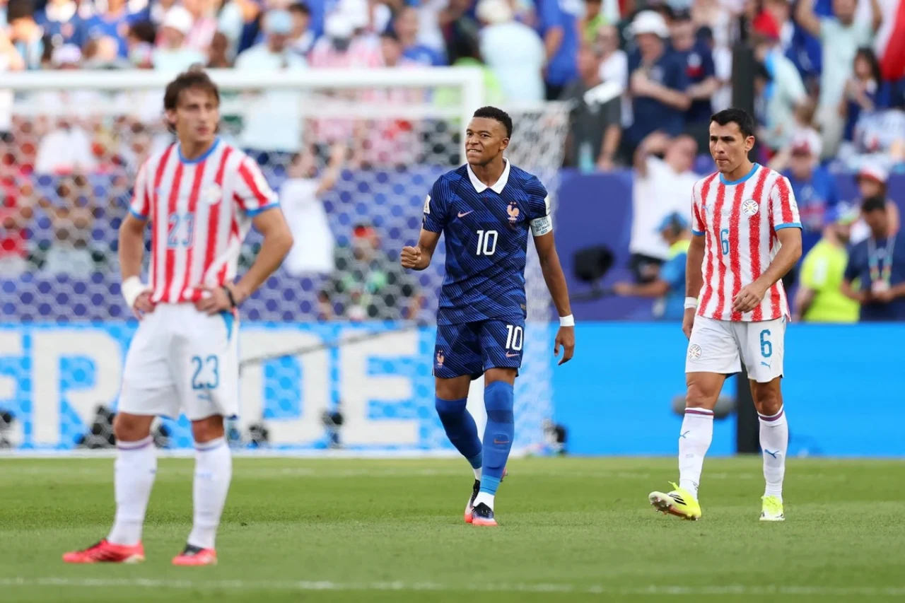 Kylian Mbappe, Paraguay'a karşı galibiyeti coşkulu kutladı