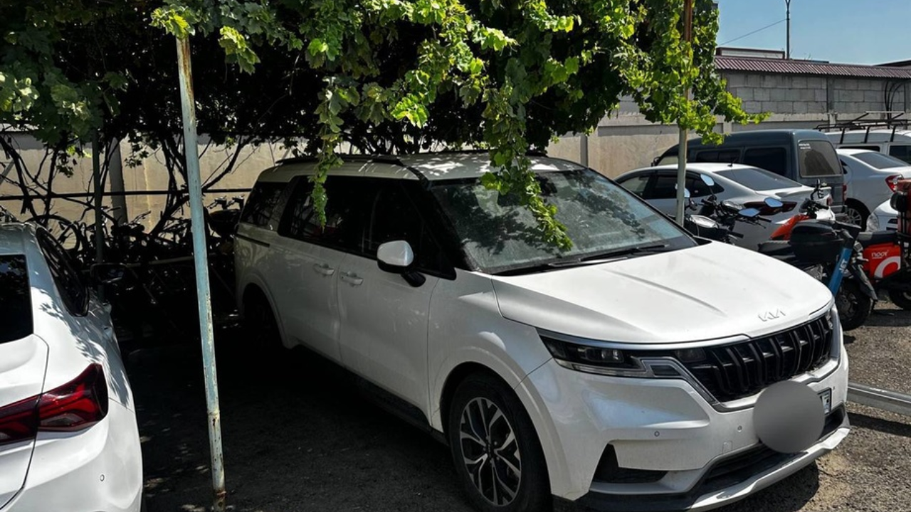 В Ташкенте за налоговую задолженность арестованы два дорогостоящих автомобиля