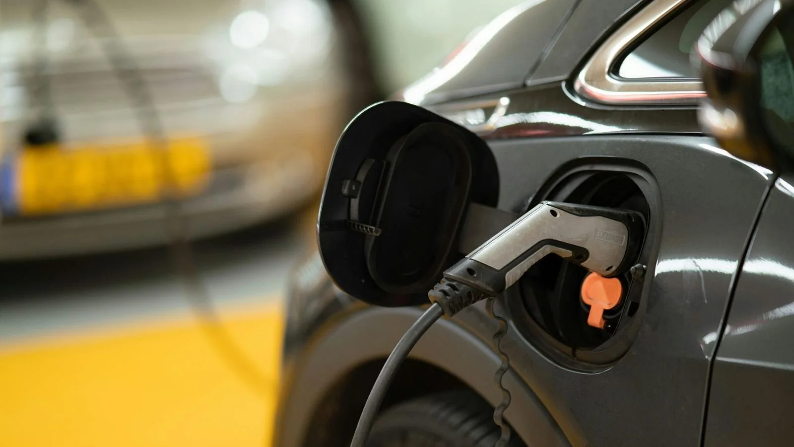 Full charge in 3 minutes: Record-breaking solid-state battery created in China