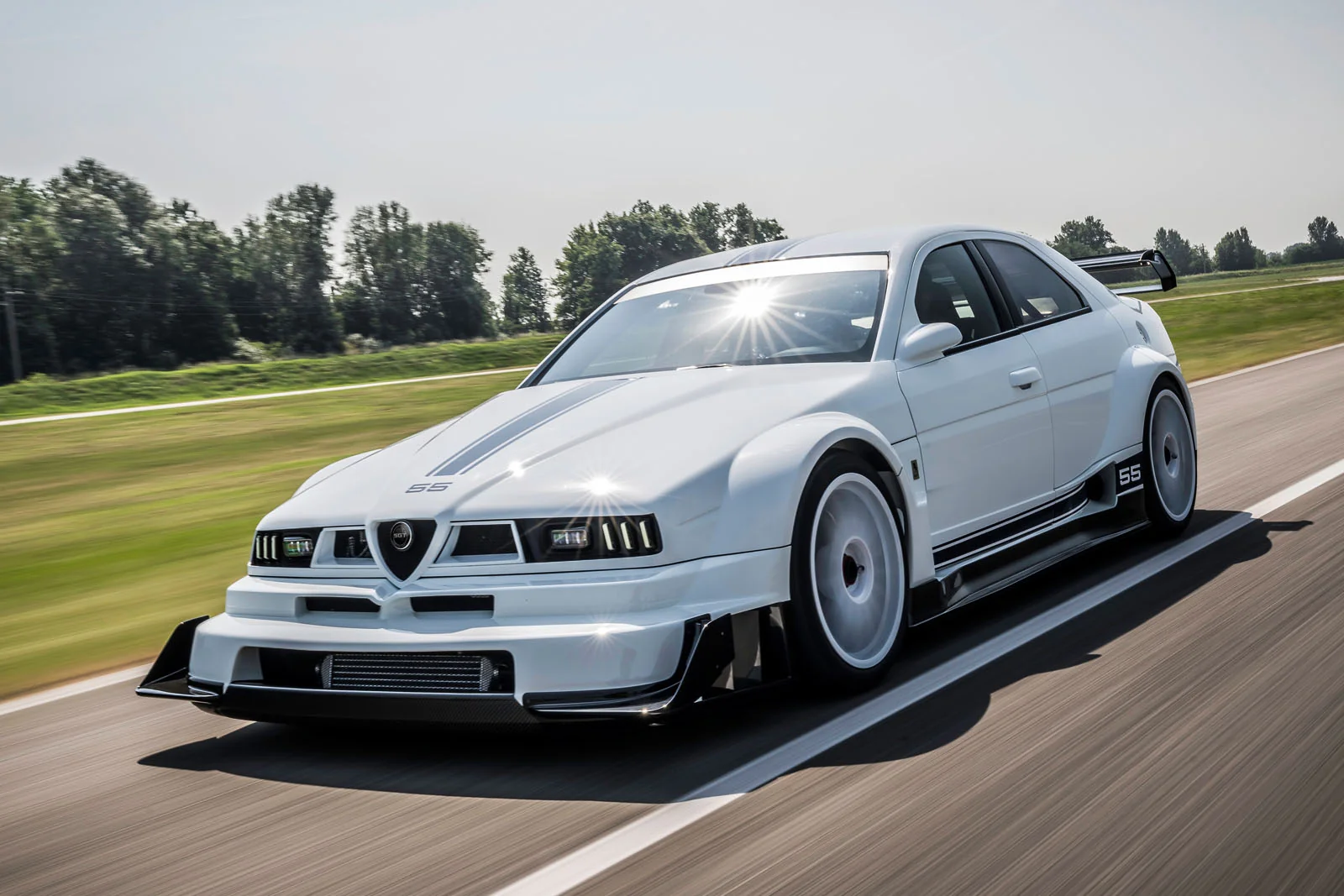 Alfa Romeo 155 DTM afsonasi qaytdi: 740 ot kuchiga ega yangi super-sedan taqdim etildi