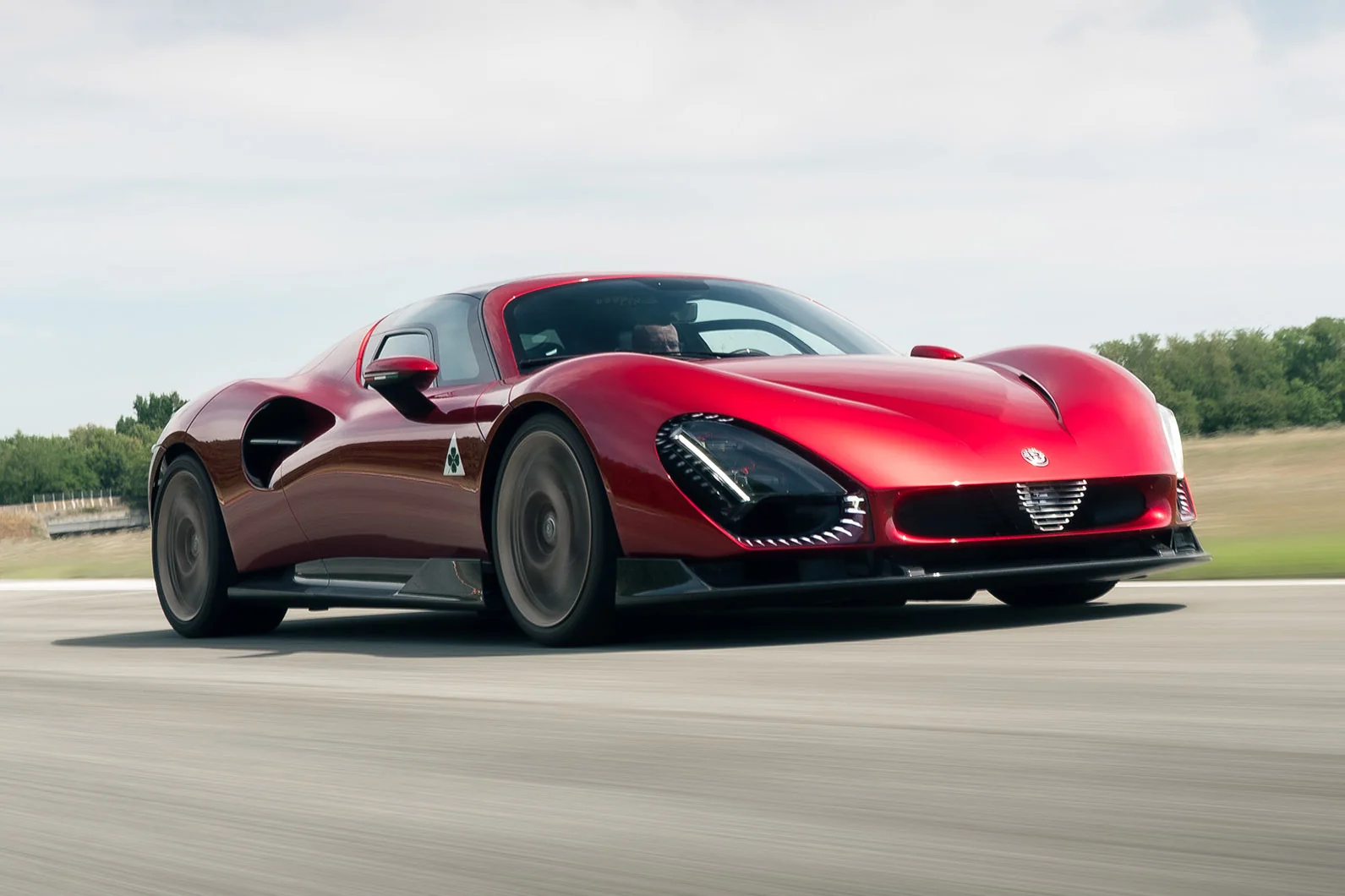 Alfa Romeo 2 миллион фунтлик 33 Страдале суперкарини тақдим этди: V6 двигателли мастеркласс