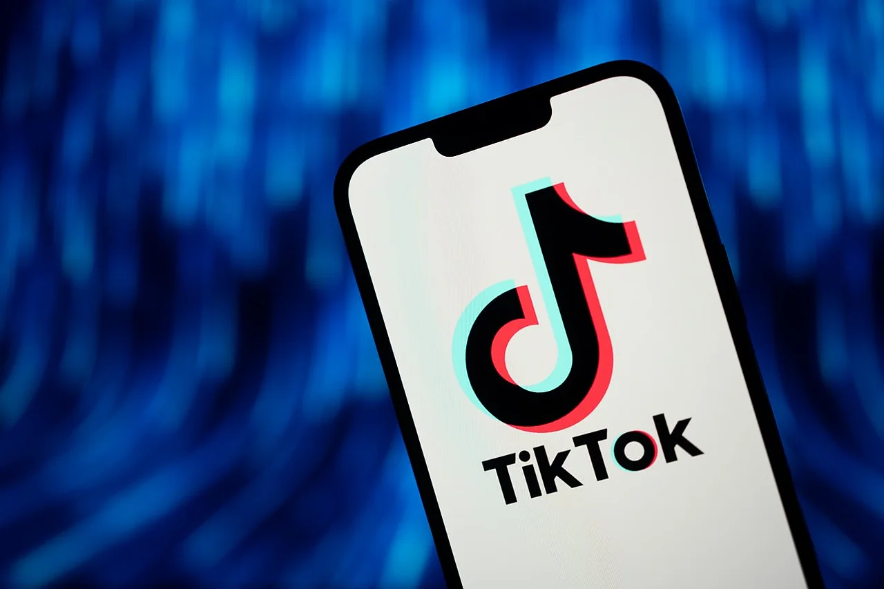 AQSHda davlat xizmatchilariga ish telefonlarida TikTok ishlatishga ruxsat berildi