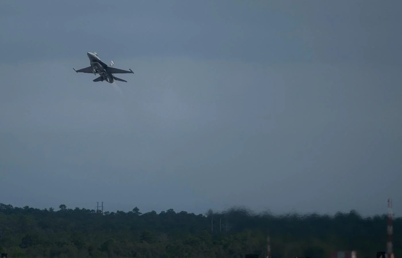 Una nueva página en la historia de la aviación: DARPA prueba por primera vez un caza F-16 con inteligencia artificial