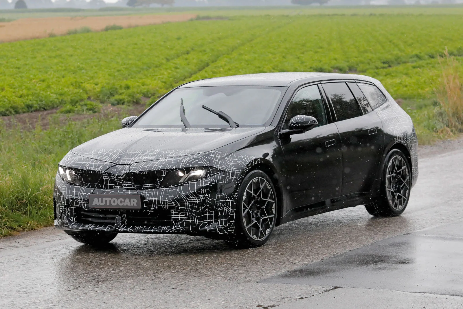 BMW тестирует новый электрический универсал и3 Touring