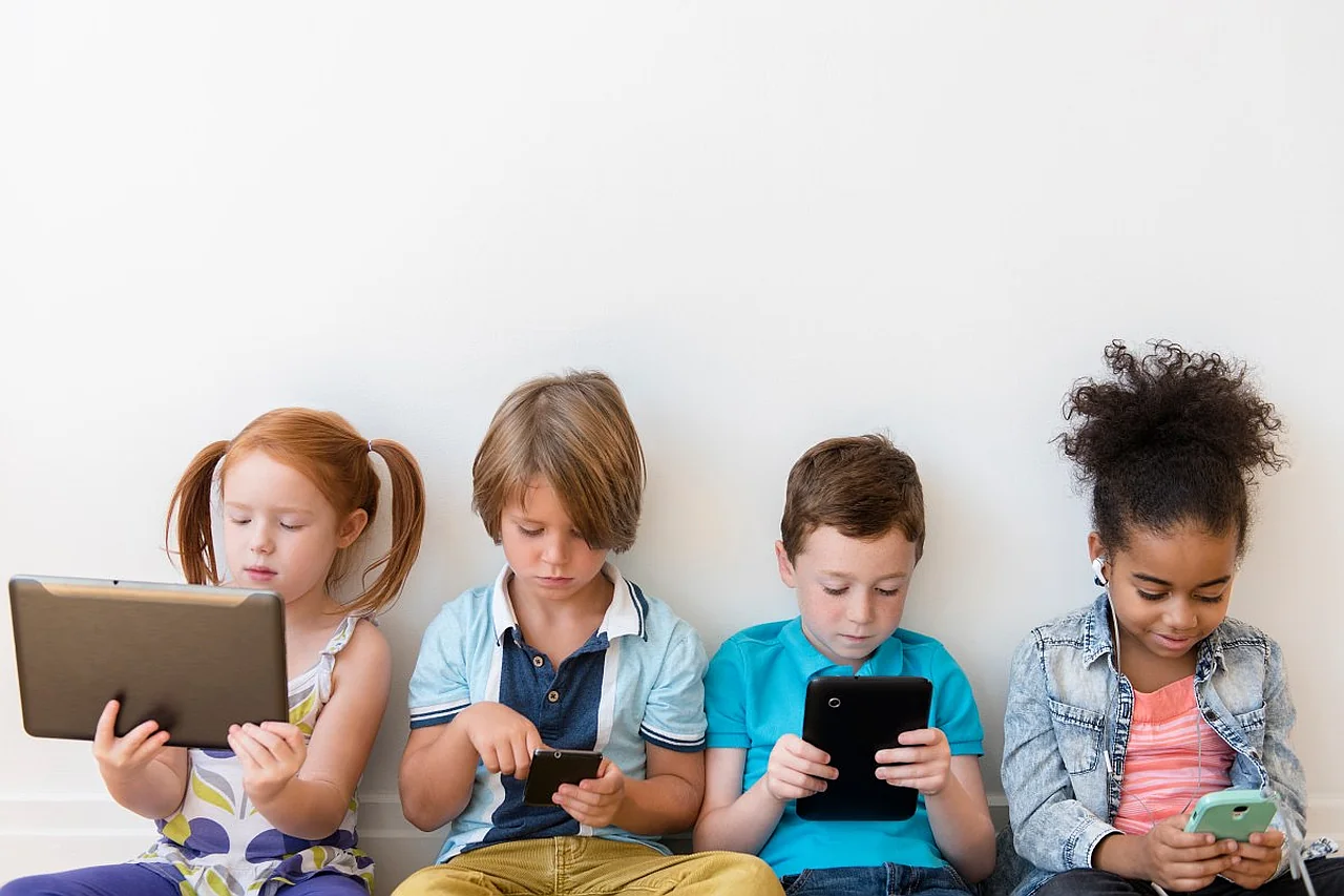 Spezielle Smartphones für die Sicherheit von Kindern: Tech-Giganten helfen Eltern