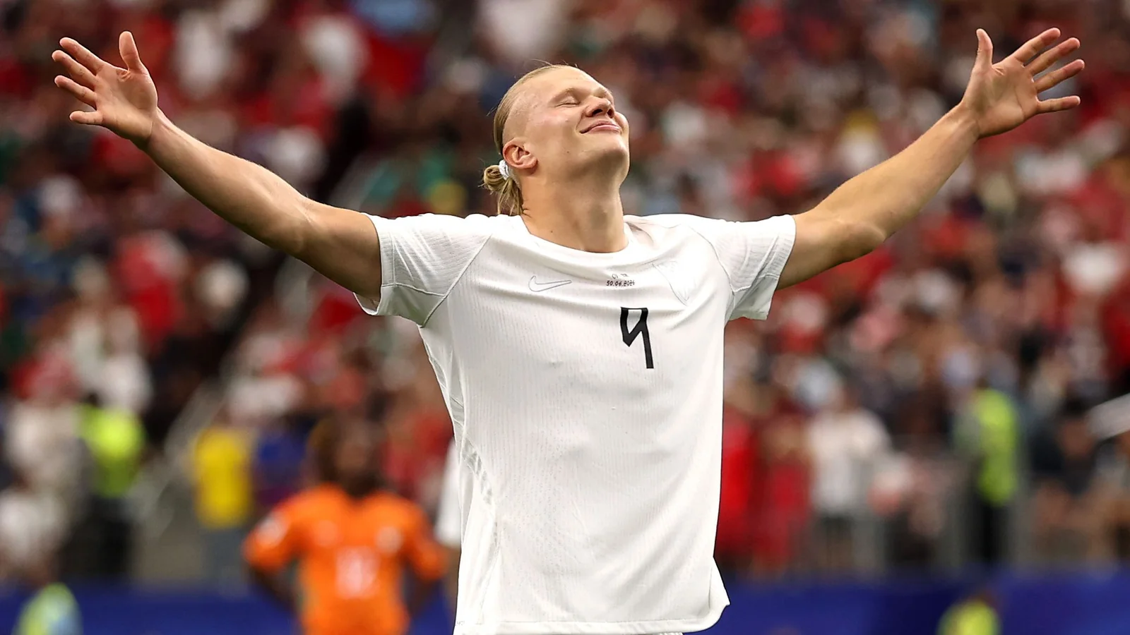 Who can stop Erling Haaland? Bryan Robson points out Thomas Tuchel's mistake