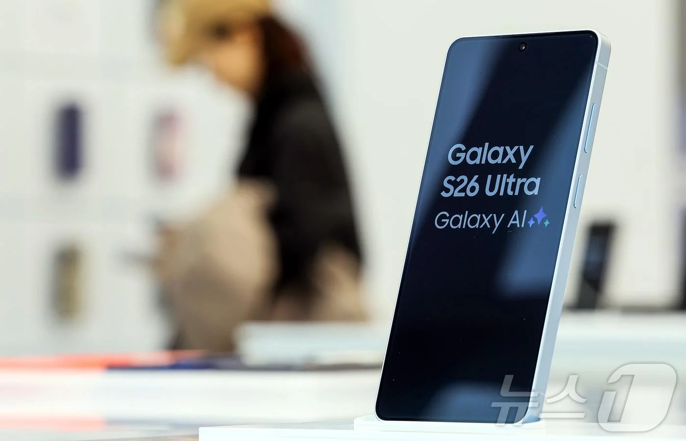 Red spot on Galaxy S26 Ultra screen: Samsung officially explains the cause