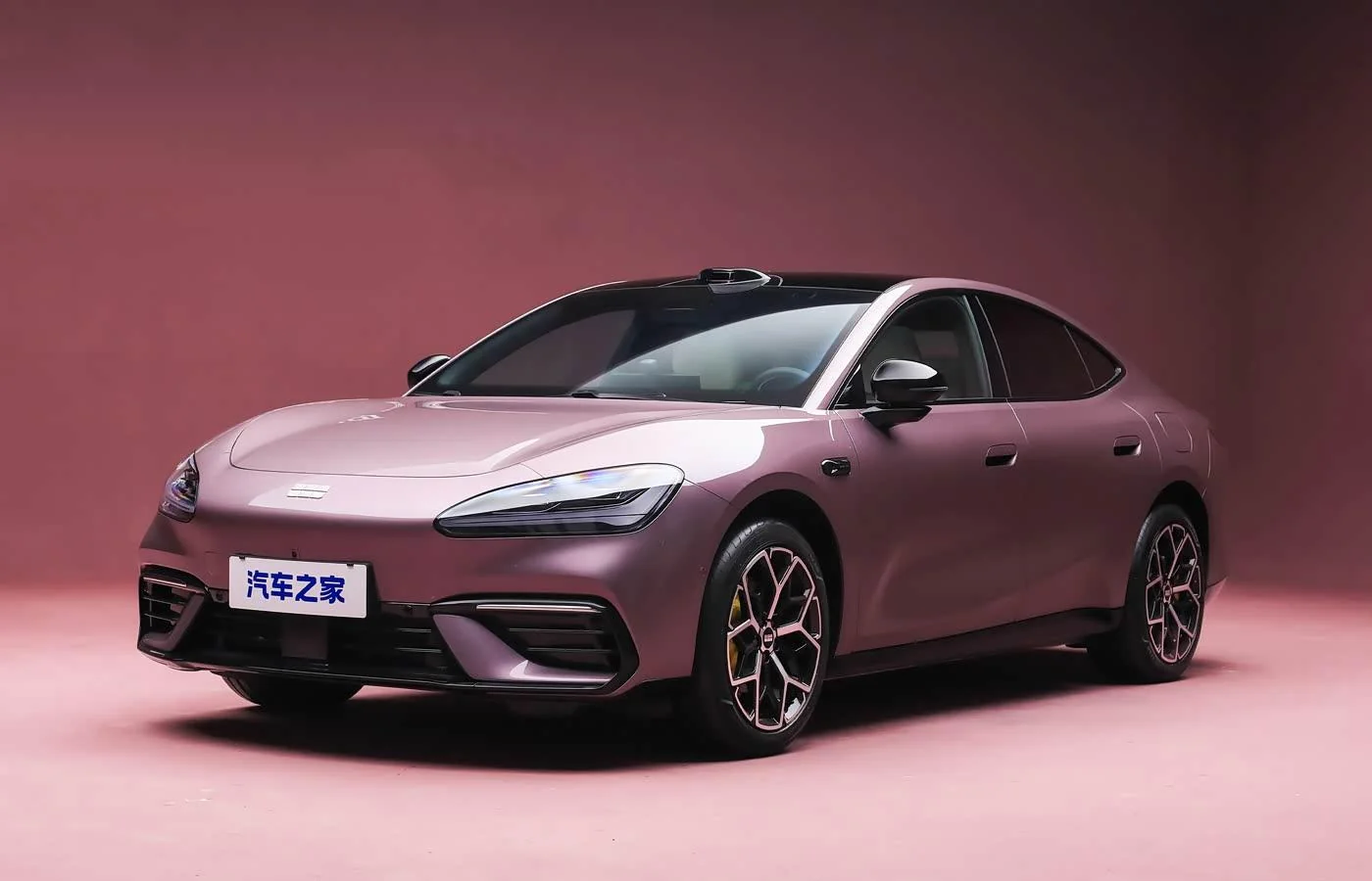 Geely представила новый седан Galaxy ТТ Ultra в качестве конкурента Xiaomi СУ7
