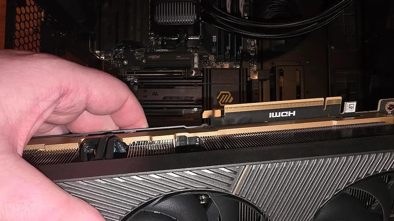 Nuevo problema con la GeForce RTX 5090: esta vez el fallo no está en el conector de alimentación