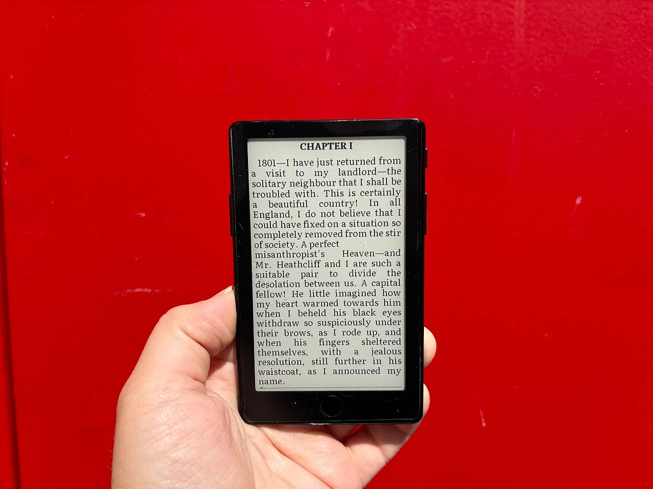 Pocket-sized e-reader: Xteink X4 Pro is a new innovation in the compact gadget market