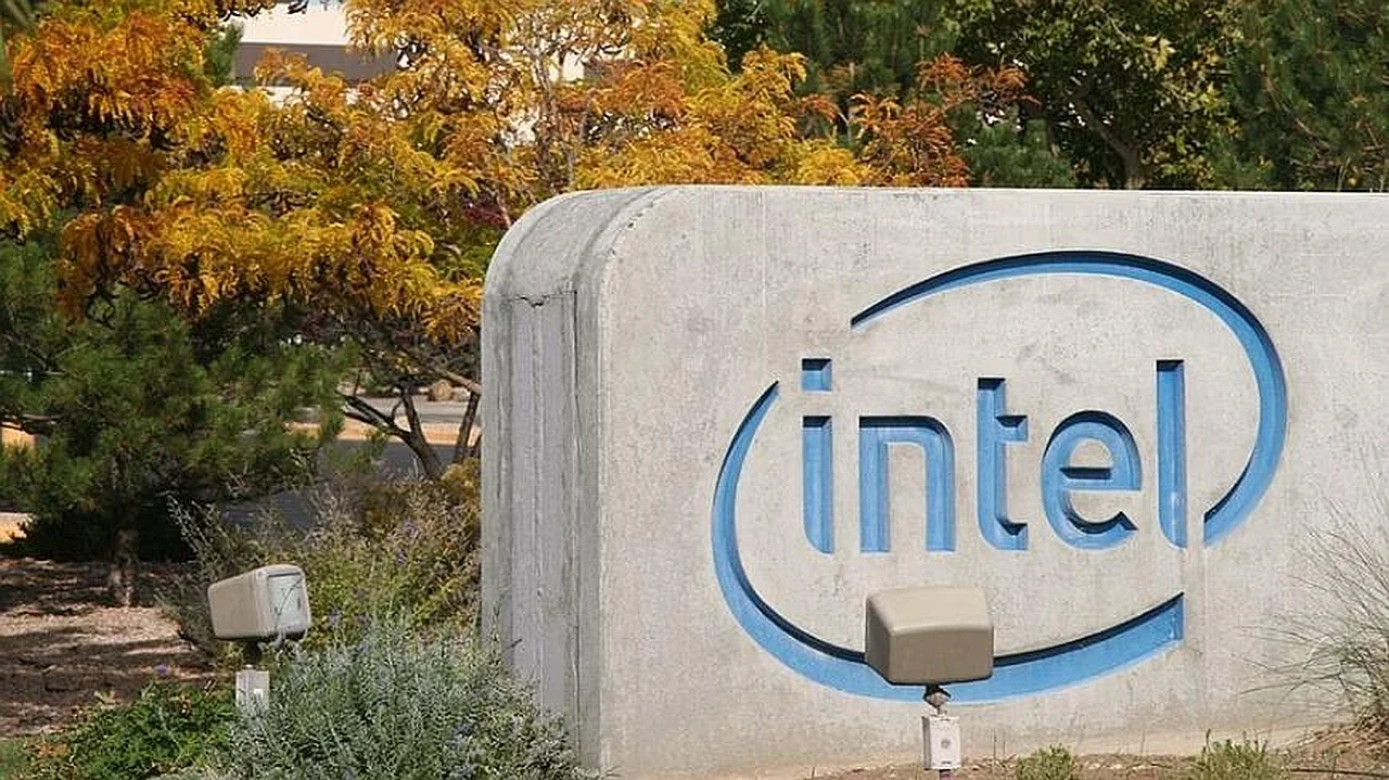 Intel Records Growth Not Seen in 15 Years: Concerns Behind the Success