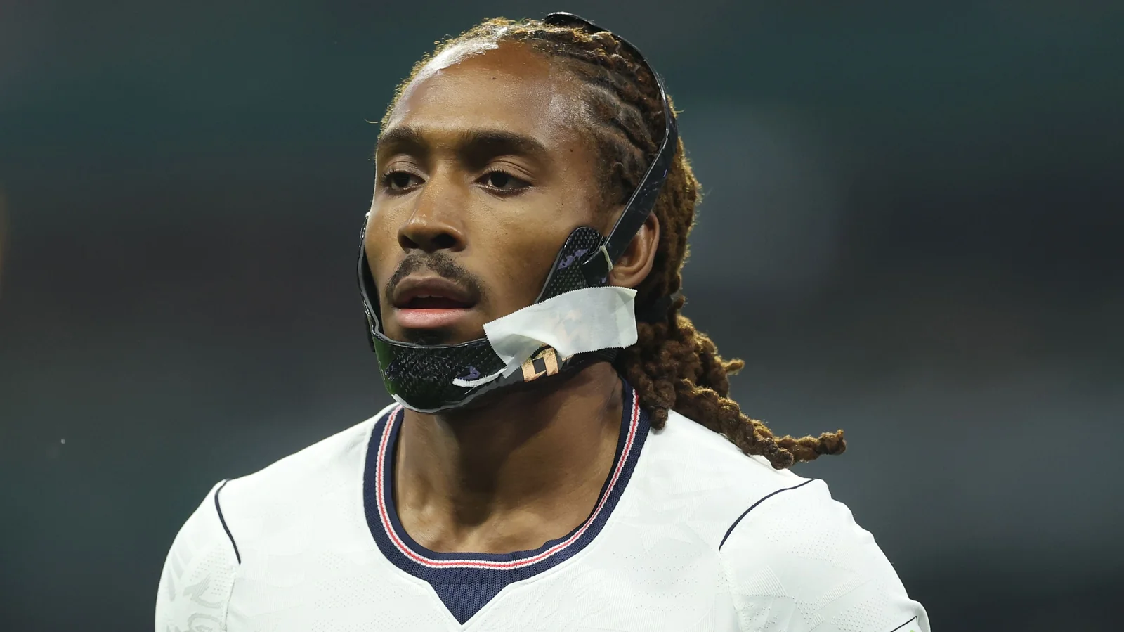 Inter tarkibini kuchaytirish maqsadida Djed Spence transferi boʻyicha muzokaralarni boshladi
