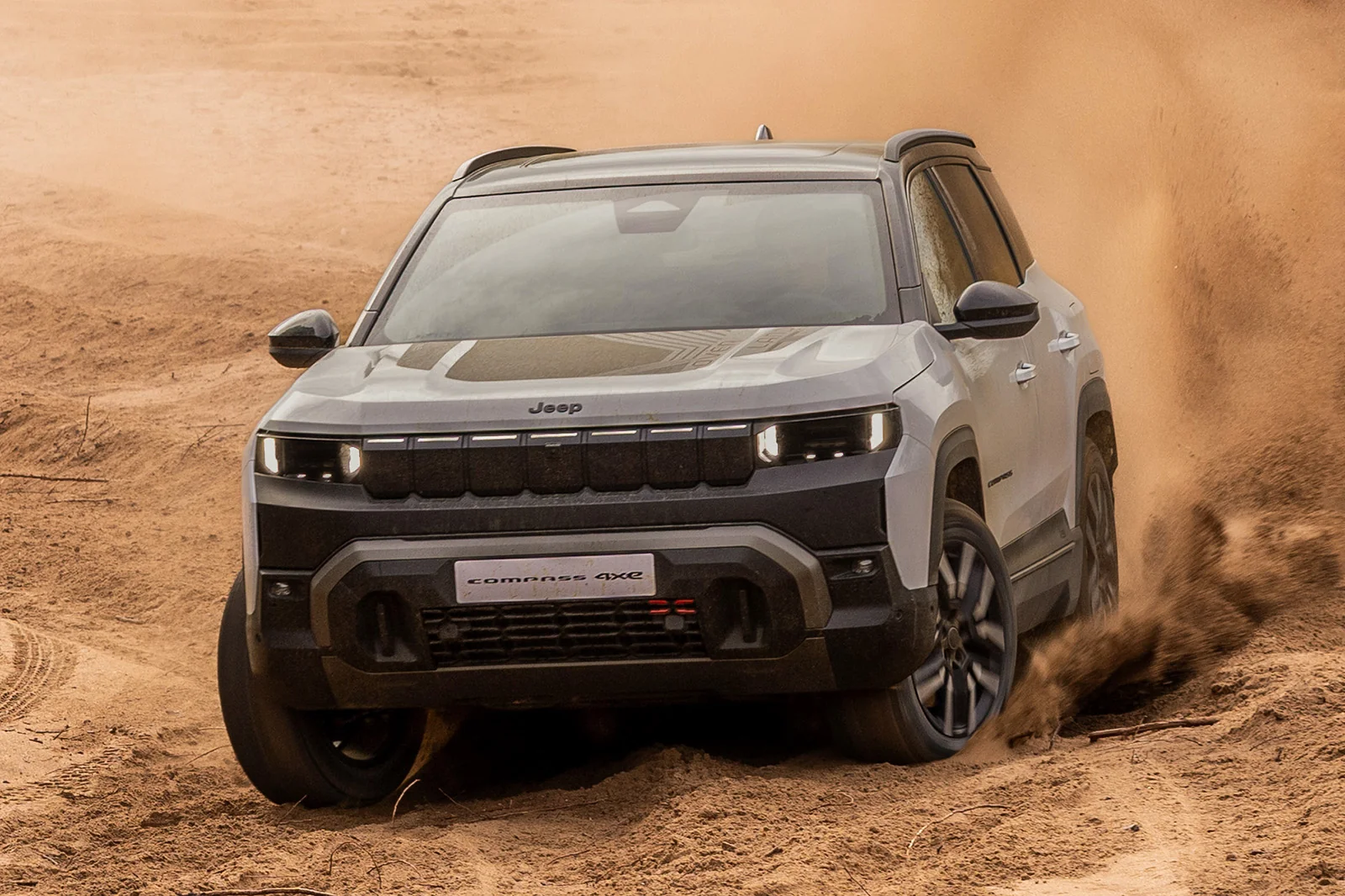 Jeep Компасс 4xe: Афсонавий бренднинг янги электр йўлтанламаси тақдим этилди