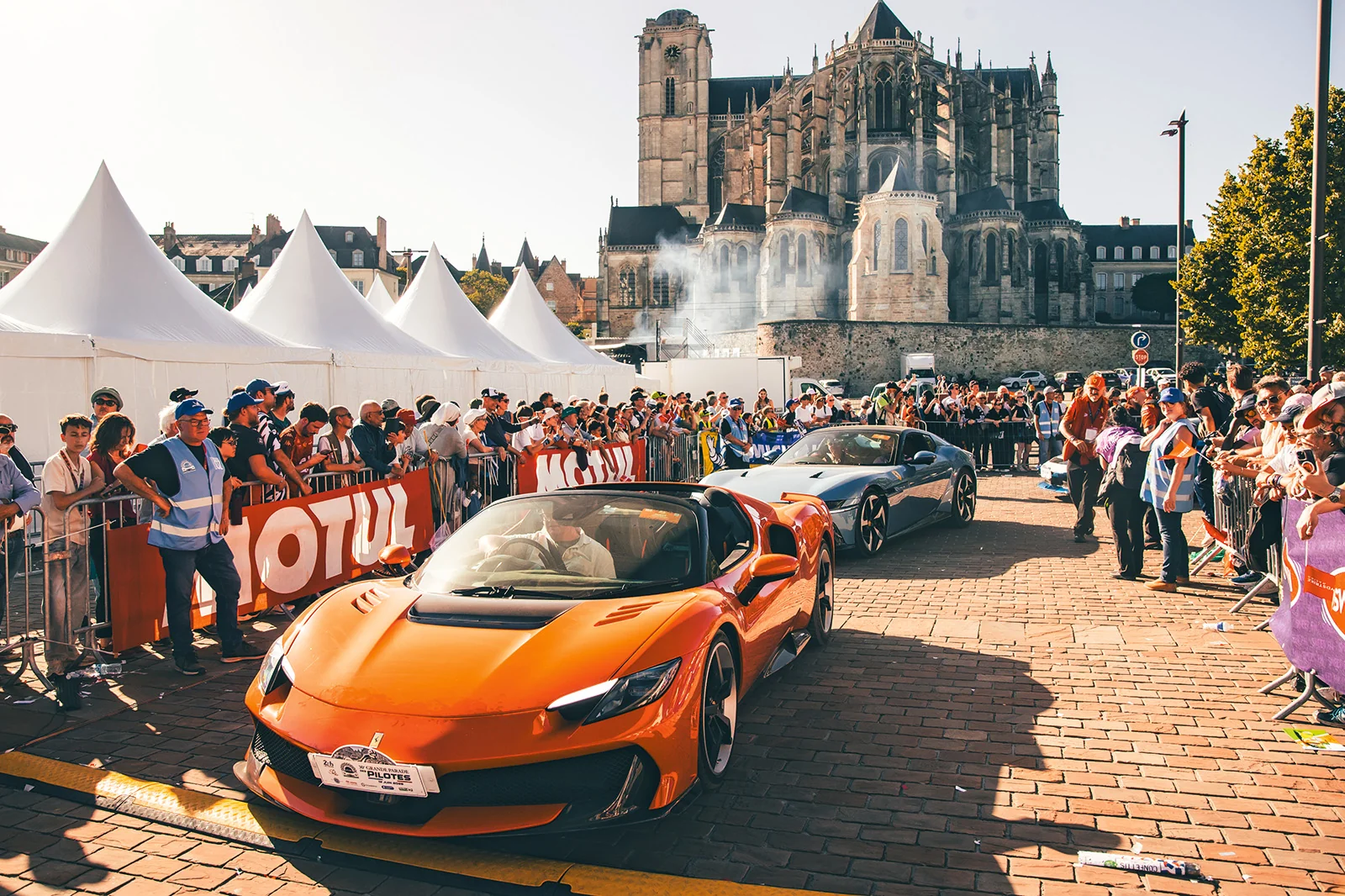 Ле Манс кўчаларида Ferrari 296 Специале: Афсонавий пойга олдидан ўзига хос парад