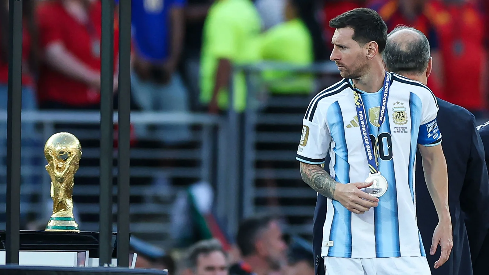Ein schwerer Schlag für Lionel Messi: Antonela Roccuzzo unterstützt ihren Ehemann nach der Niederlage