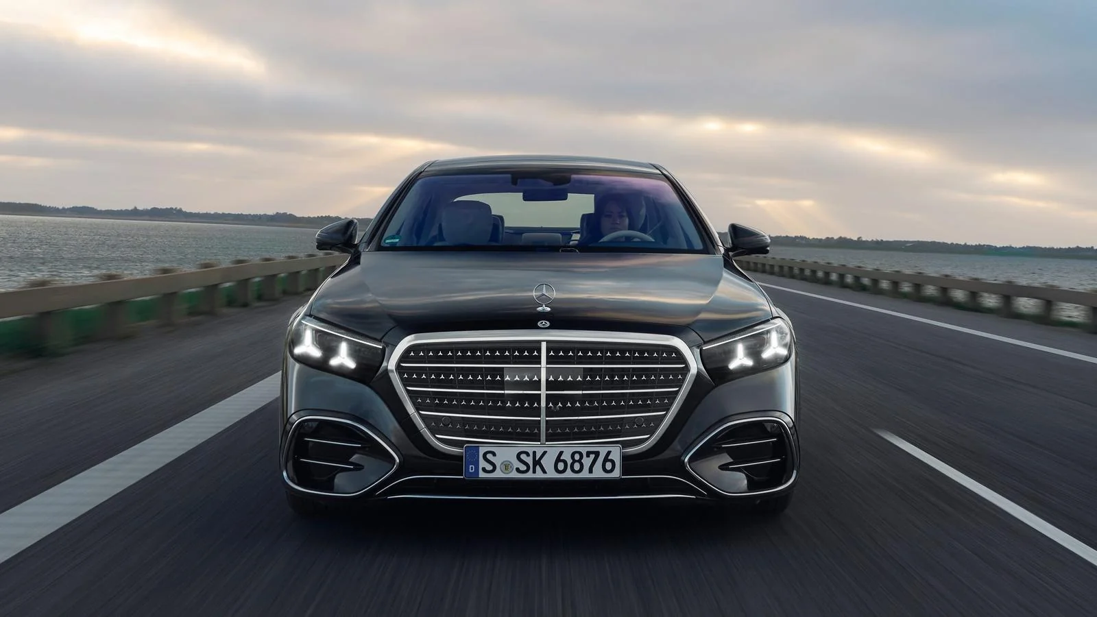 Mercedes-Benz АҚШ бозоридан маҳрум бўлиши мумкин: Хитой акциядорлари билан боғлиқ хавф