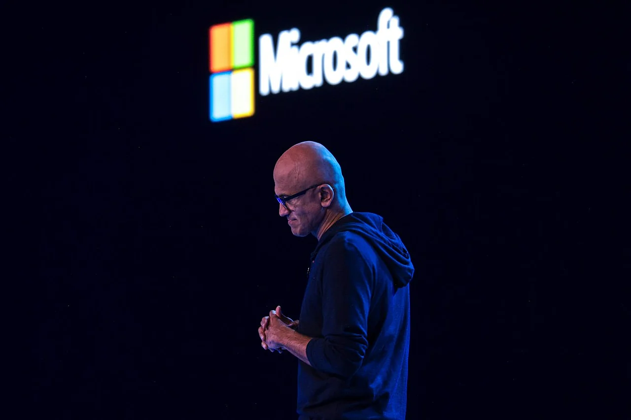 Microsoft recurre a sus propios modelos para reducir los costes de IA
