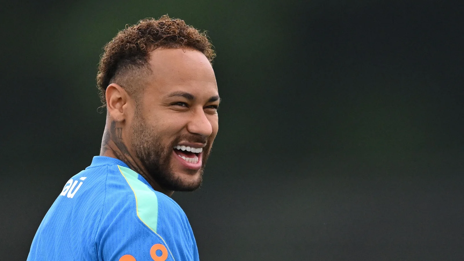 Neymar continues his professional career: Brazilian star returns to Santos training