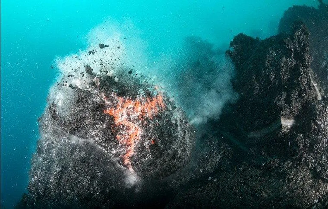 La formación de una nueva capa de corteza oceánica observada en directo por primera vez