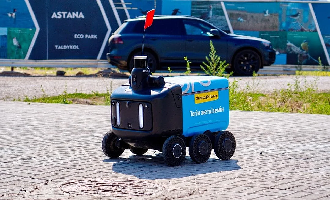 Astana'da Yandex Robot Kuryeleri ile Teslimat Başladı