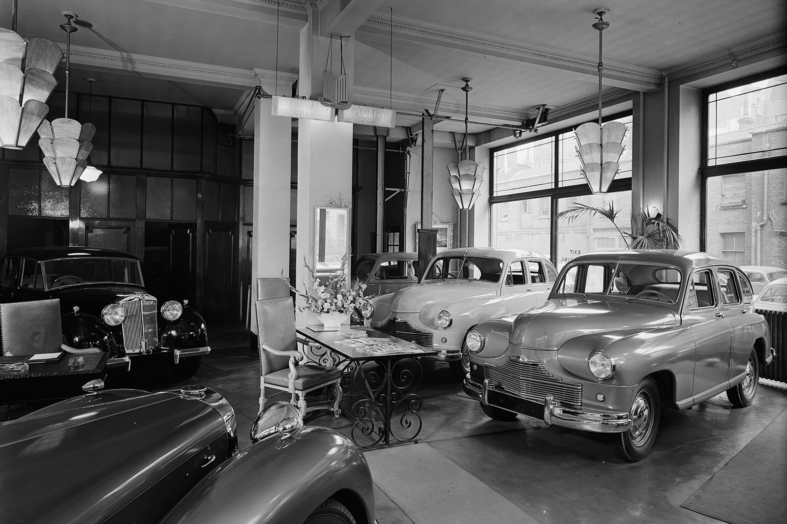 Porsche брендининг Британиядаги 75 йиллиги: Тарихий 356 моделидан замонавий 911 гача