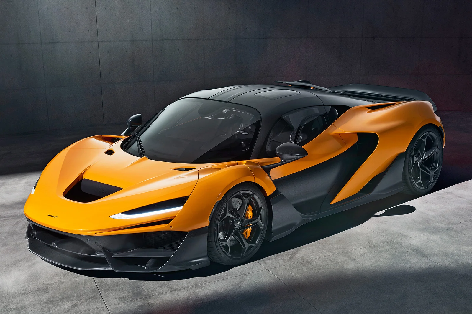 Qiruvchi samolyotlardan superkarlarga: McLaren yangi uglerodli lenta texnologiyasini joriy etdi
