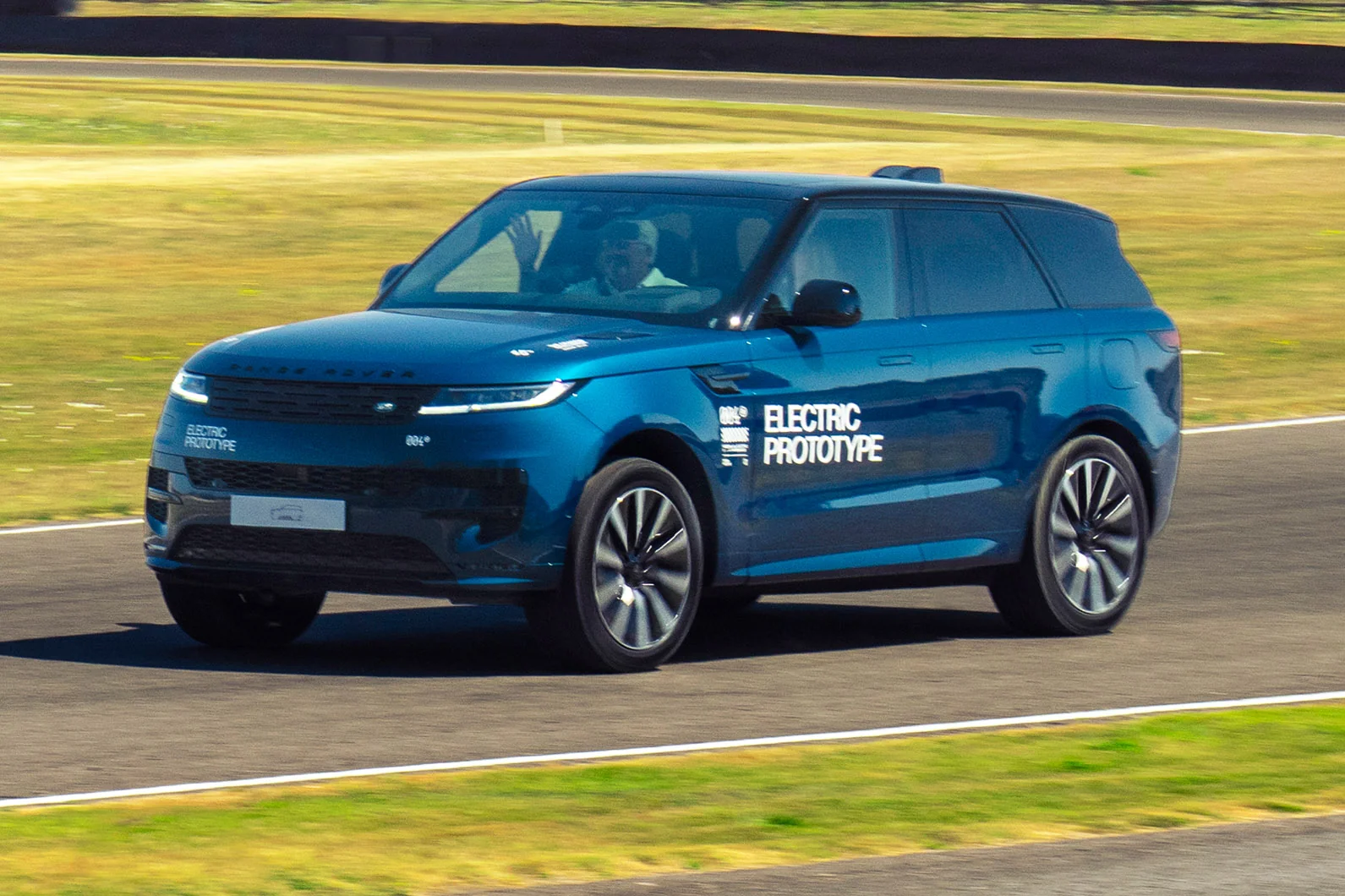 Range Rover Sport Электрик: мощность, способная впечатлить даже без двигателя В8