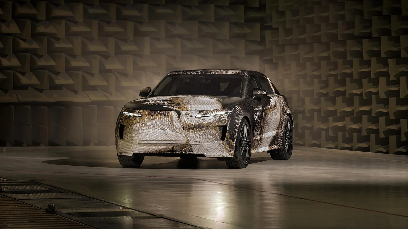 Самый неожиданный поворот в истории Range Rover: представлен первый электрический кроссовер