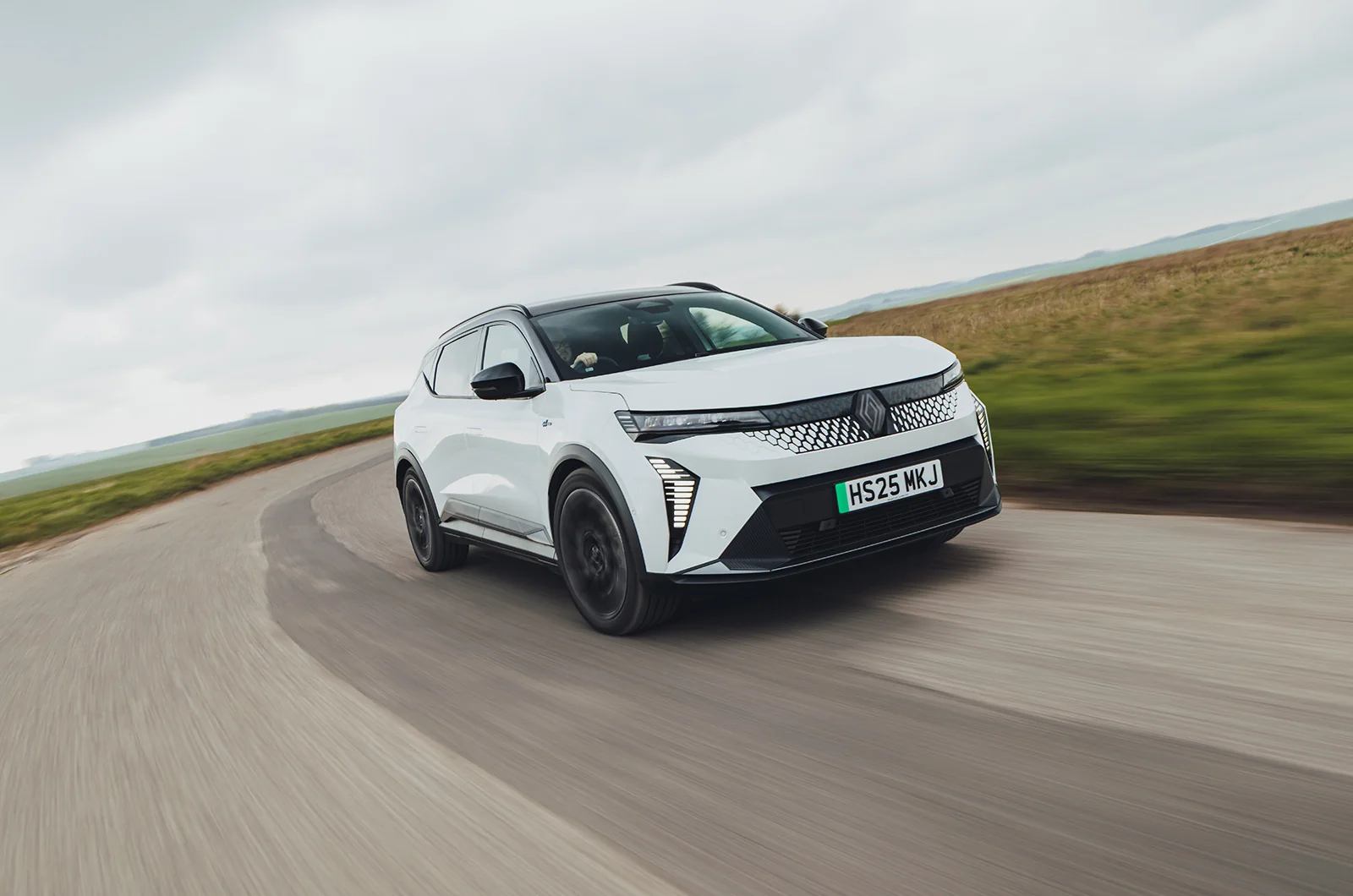 Renault Ссеник Э-Теч: Оилавий электромобиллар бозорида янги етакчи