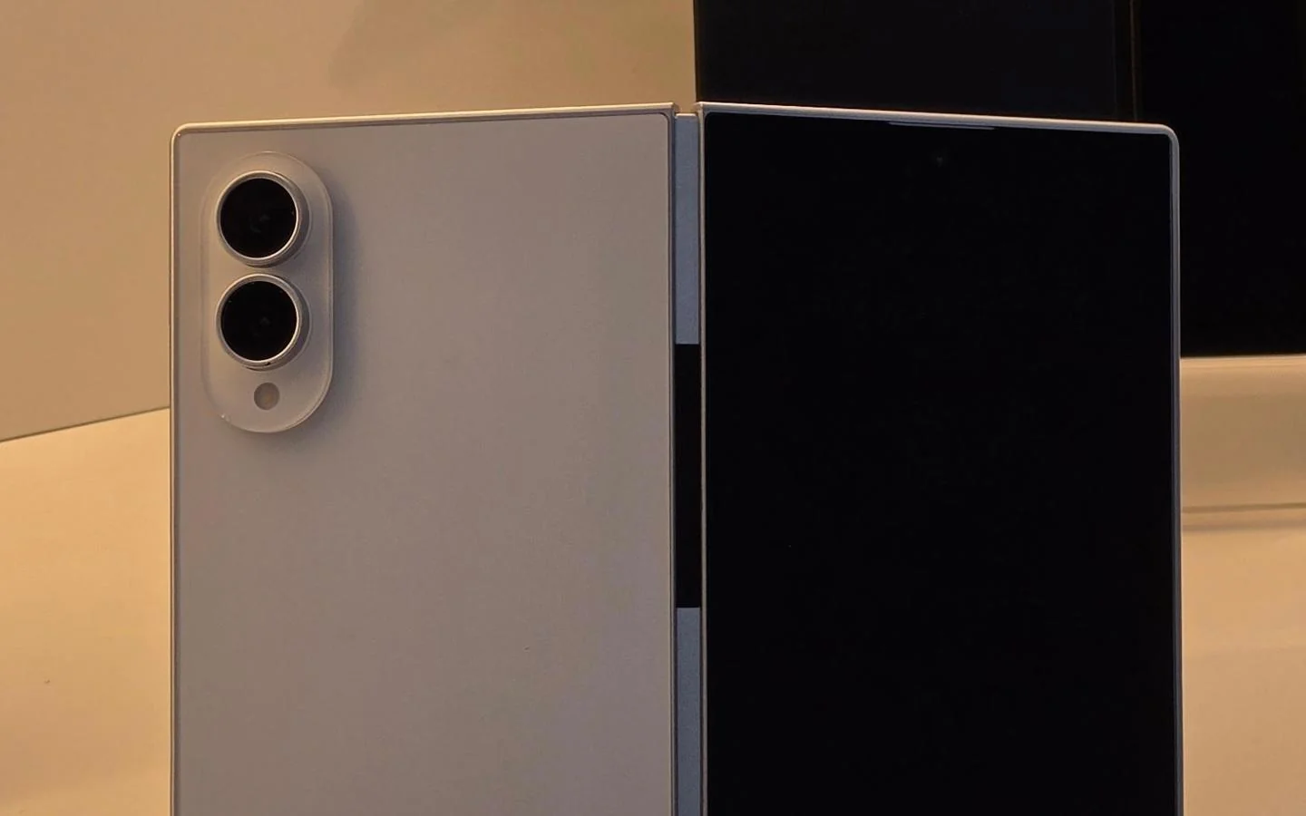 Samsung Galaxy Z Fold 8 appears in live photos for the first time: New flagship capabilities