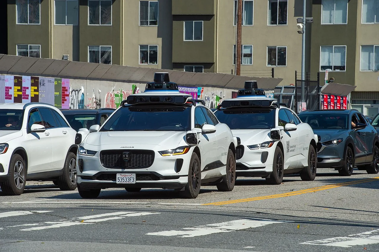 San-Fransisko meri Waymo robotaksilari keltirib chiqargan tirbandlikdan soʻng qoidalarni kuchaytirmoqda